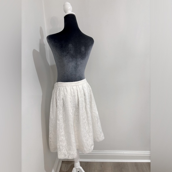 J. Crew White Skirt With Floral Overlay Size 6 - Picture 6 of 11